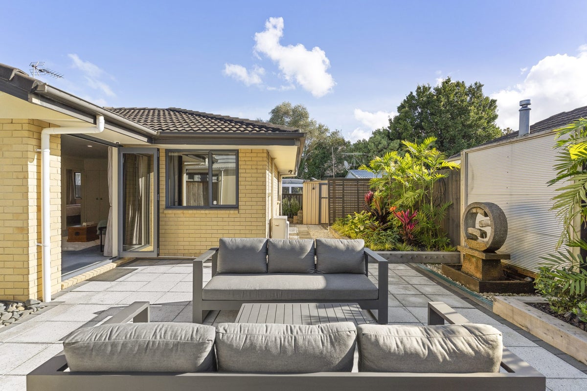 174A Captain Springs Road, Onehunga, Auckland - Carousel 1