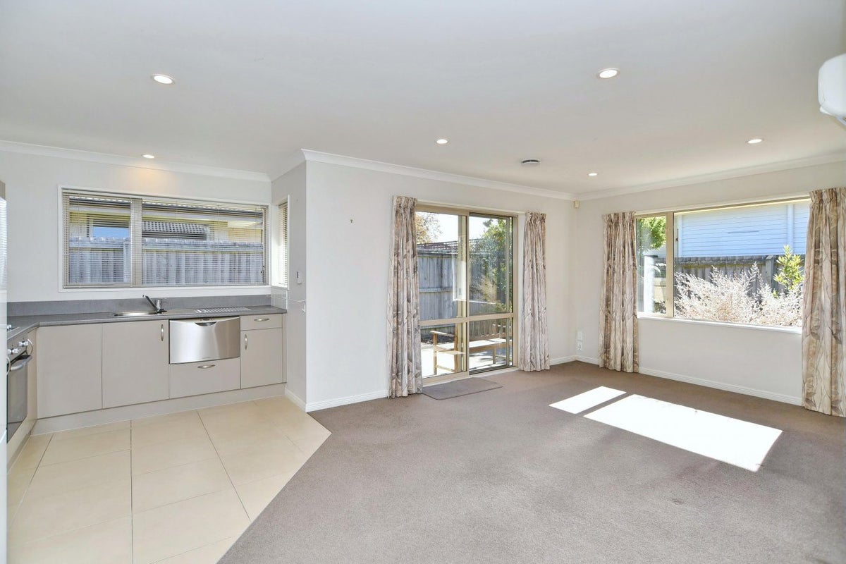 6B Albert Terrace, Saint Martins, Christchurch - Carousel 2