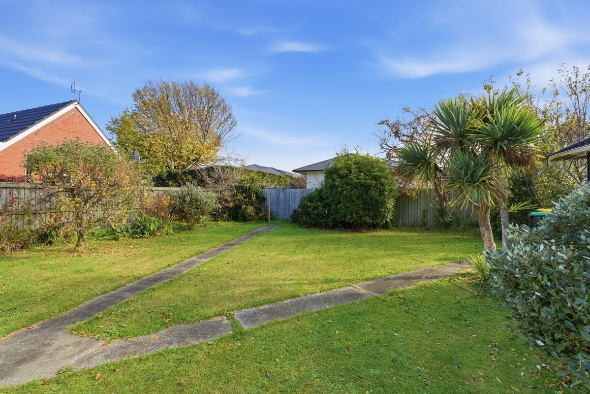 48 St Andrews Square, Strowan, Christchurch - Carousel 2