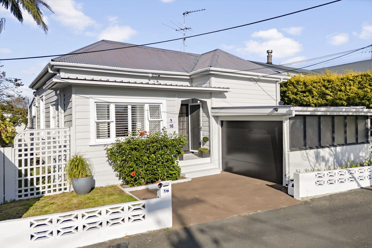 16 Kiwi Road, Stanley Point, Auckland - Carousel 1