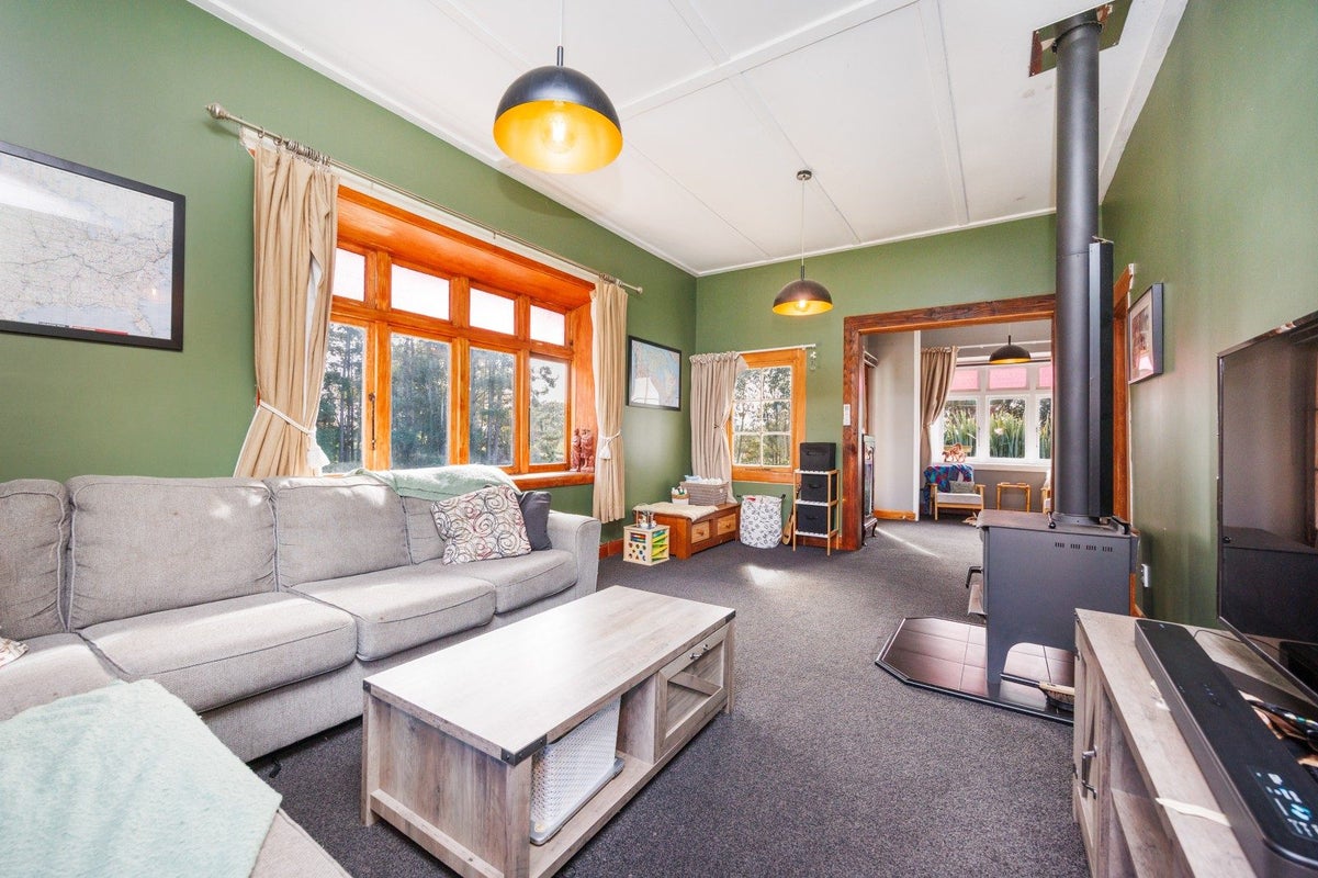 8 Knorp Street, Halcombe, Feilding - Carousel 2