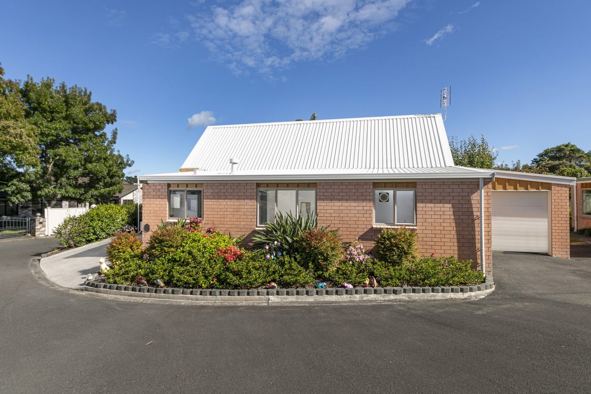 1/34 Waipuia Place, Greenhithe, Auckland - Carousel 2
