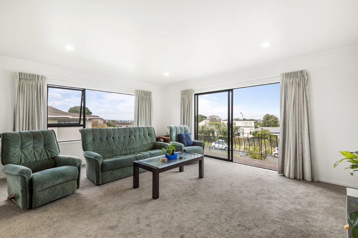 3 Trevone Place, Forrest Hill, Auckland - Carousel 2