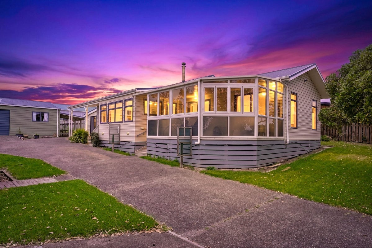 50 Kahukura Avenue, Waitarere Beach, Levin - Carousel 1
