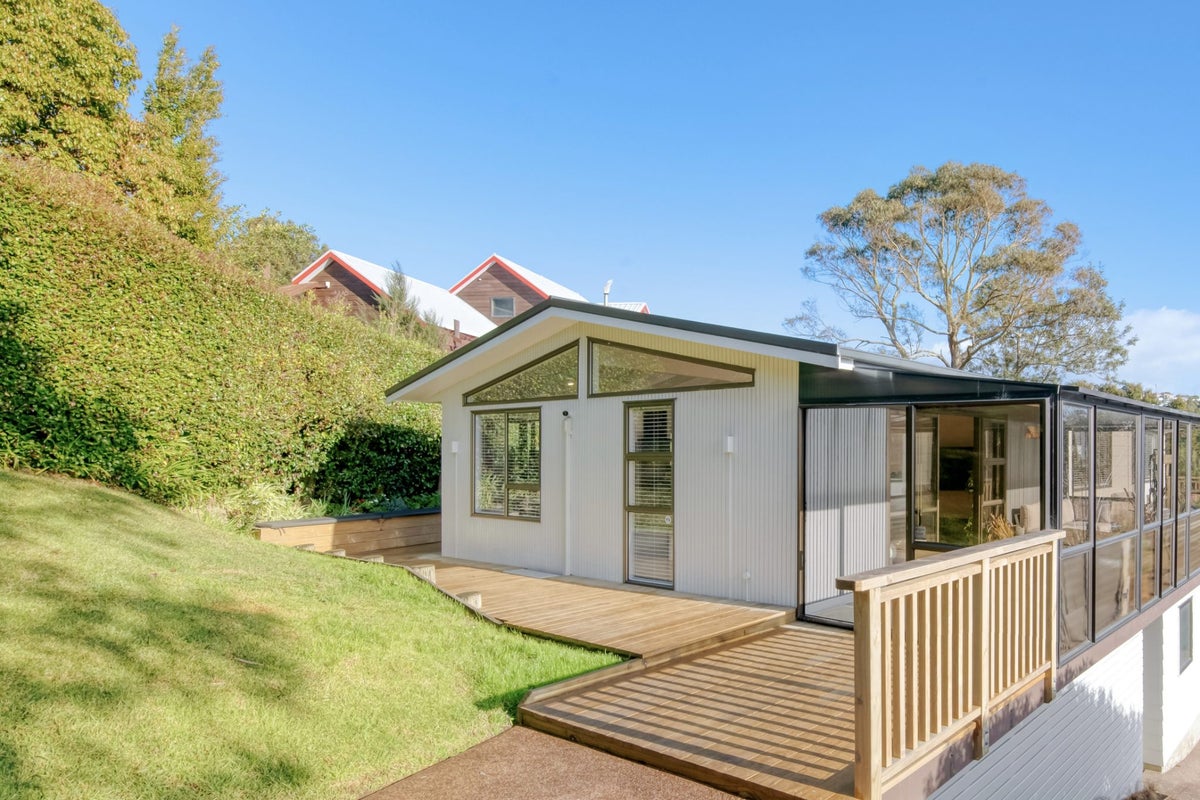 39 Lingham Crescent, Torbay, Auckland - Carousel 1