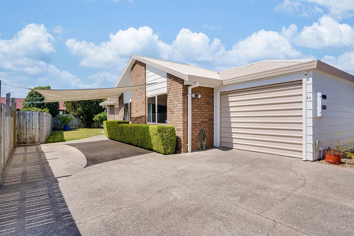21 Caulfield Place, Nawton, Hamilton - Carousel 1