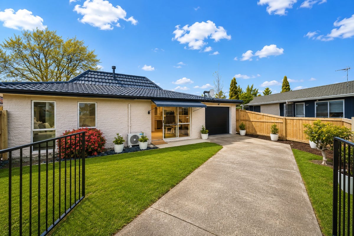 71A Tuhikaramea Road, Dinsdale, Hamilton - Carousel 1