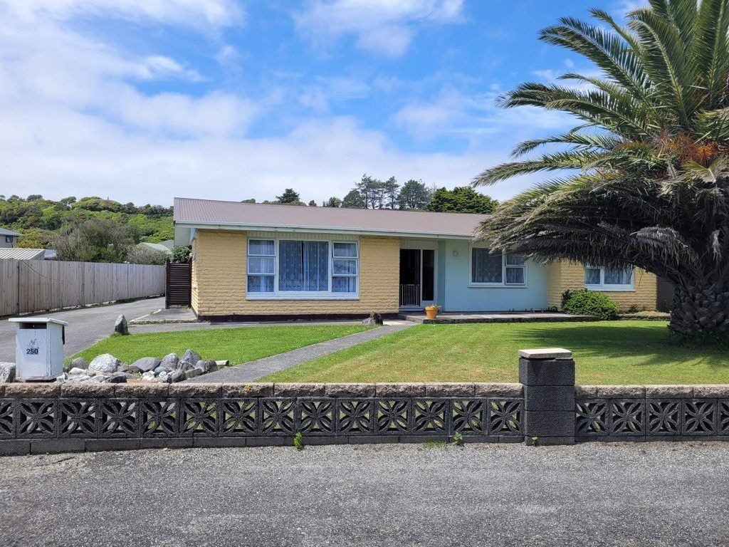 250 Revell Street, Hokitika - Carousel 2