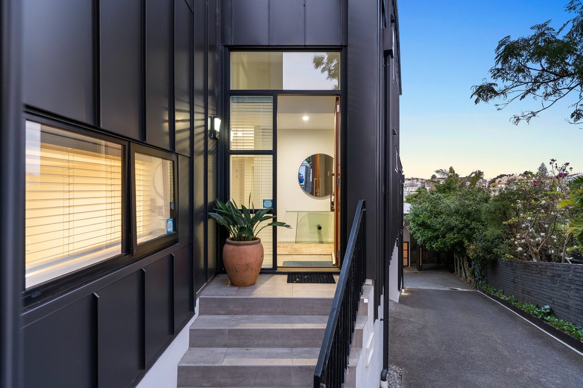 1/4 Churton Street, Parnell, Auckland - Carousel 1