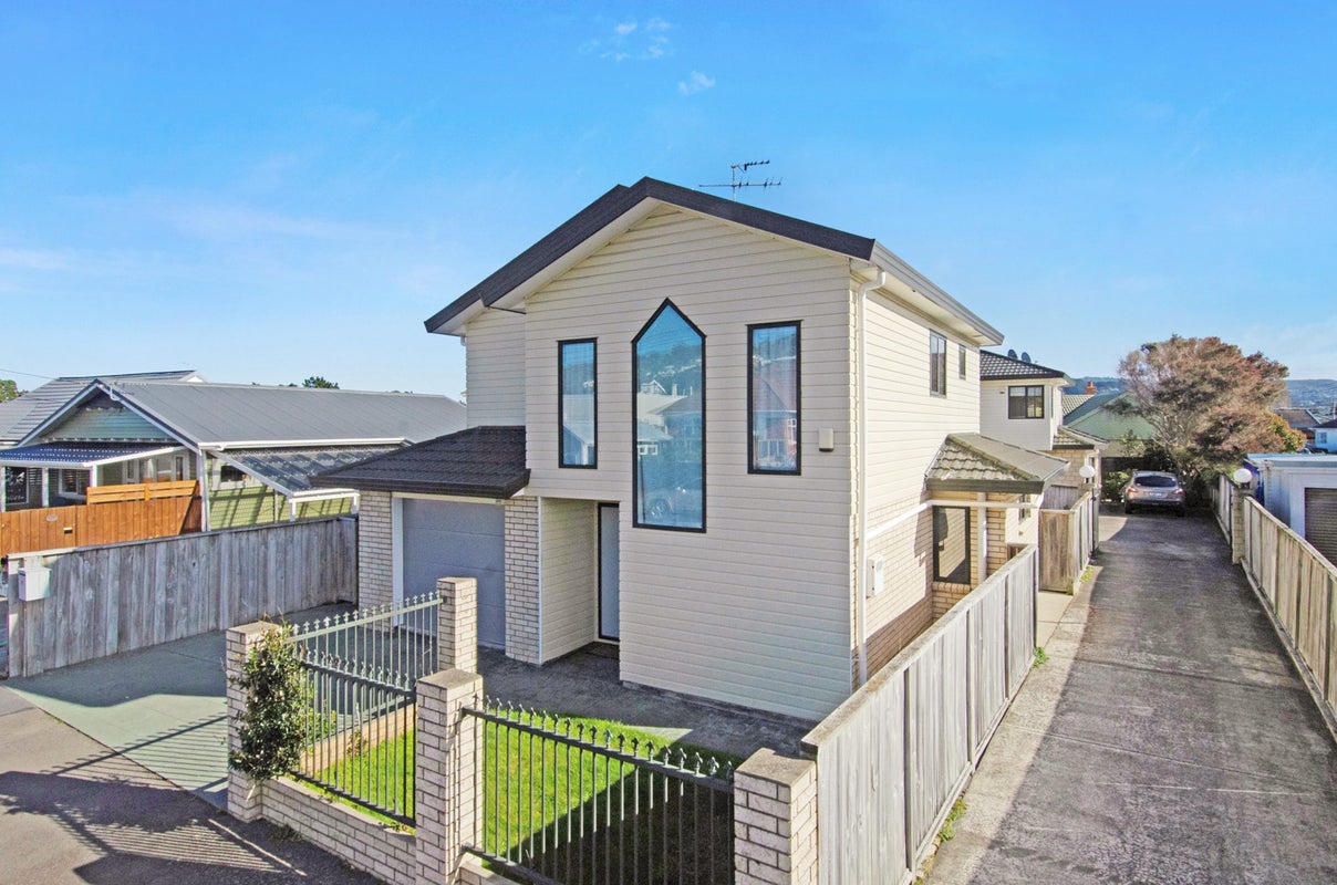 7 The Quadrant, Miramar, Wellington - Carousel 1