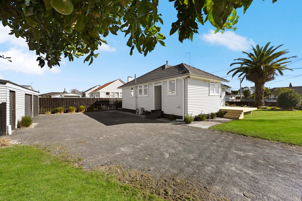 2 Roy Street, Nawton, Hamilton - Carousel 15