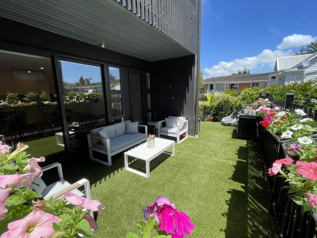 G04/340 Onehunga Mall, Onehunga, Auckland - Carousel 2