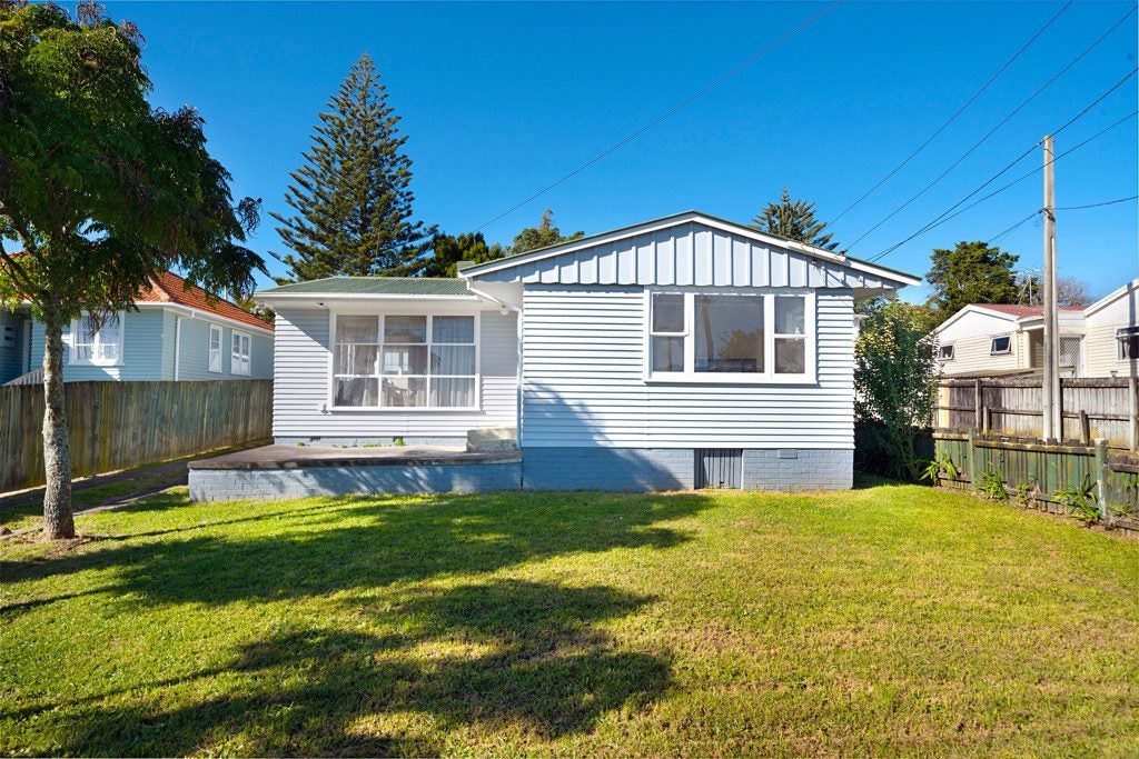 20 Valonia Street, New Windsor, Auckland - Carousel 1