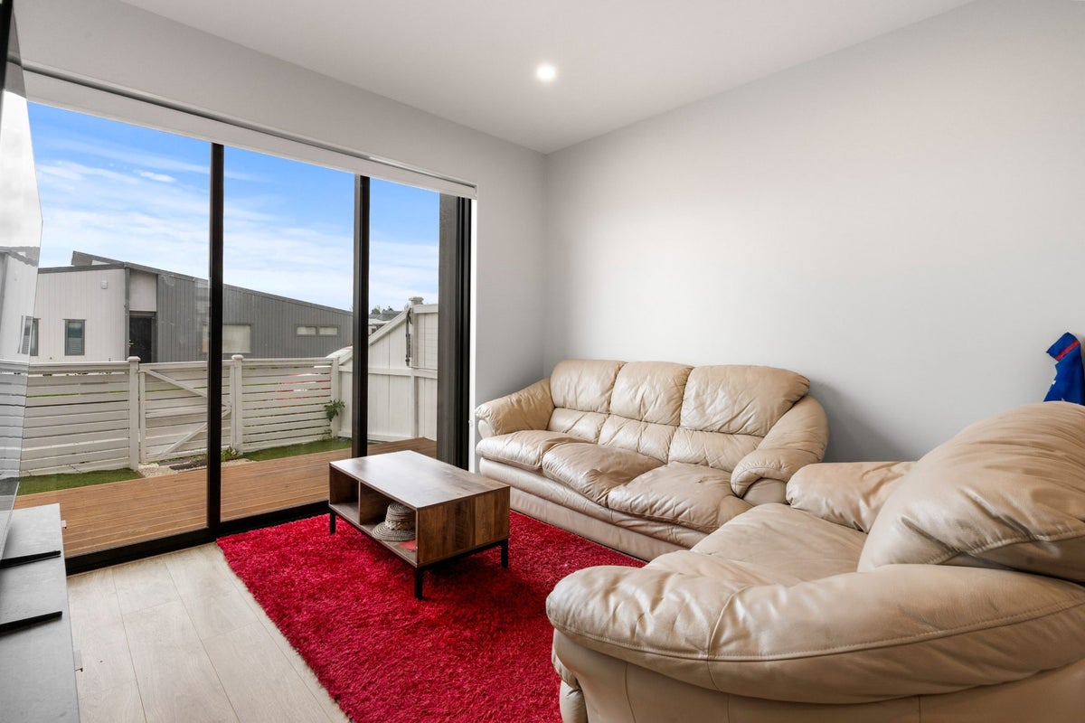 18 Parahau Road, Ardmore, Auckland - Carousel 2