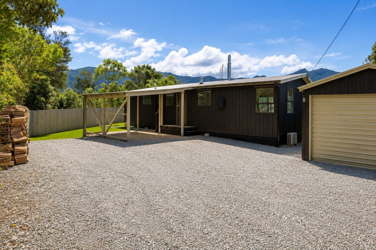 106 Main Road, Havelock - Carousel 8