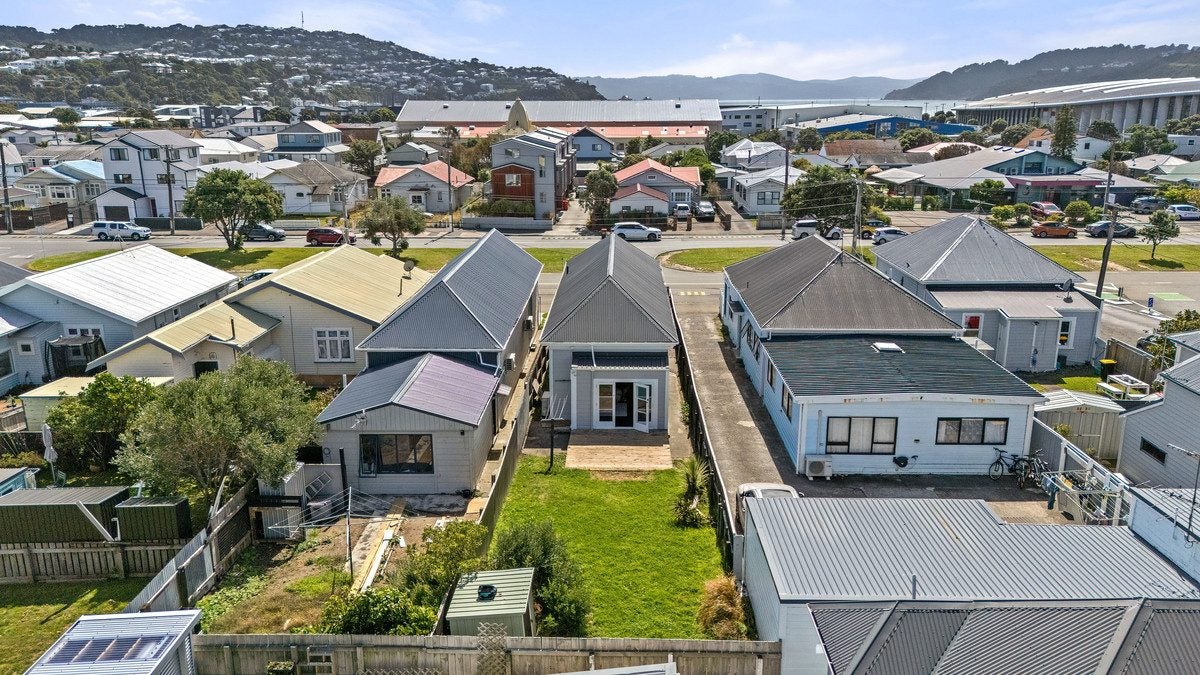 138 Rongotai Road, Kilbirnie, Wellington - Carousel 1