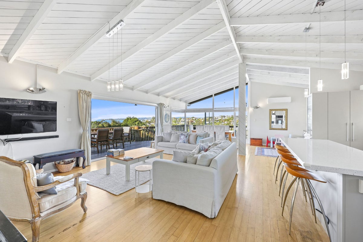 13 Colmar Road, Mellons Bay, Auckland - Carousel 2
