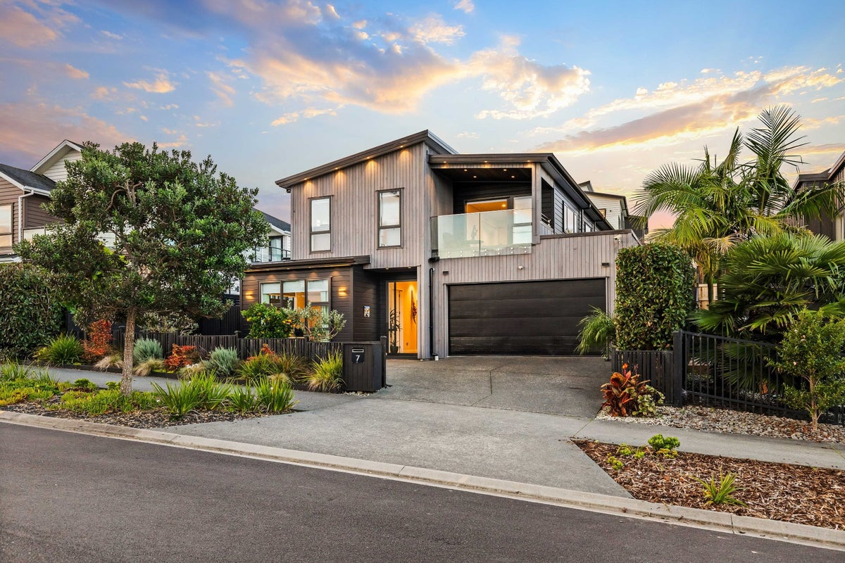 7 Ruku Street, Long Bay, Auckland - Carousel 1