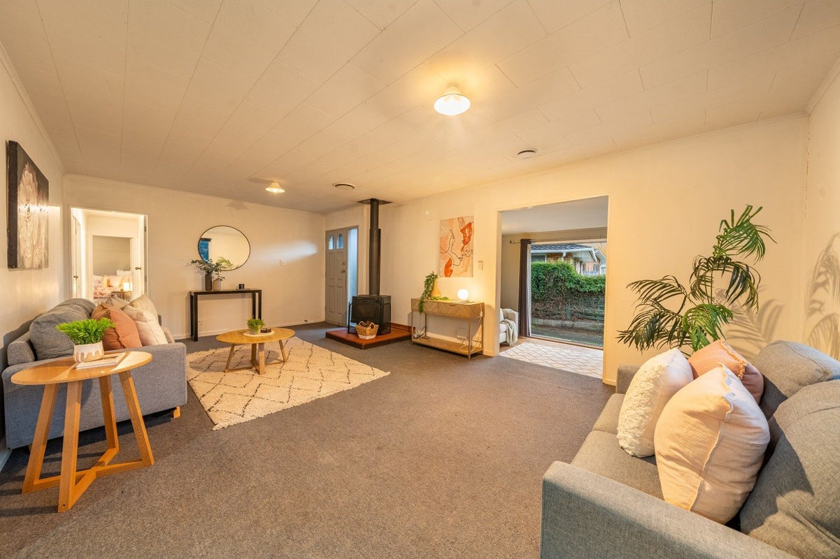 77 Pasadena Crescent, Totara Park, Upper Hutt - Carousel 2