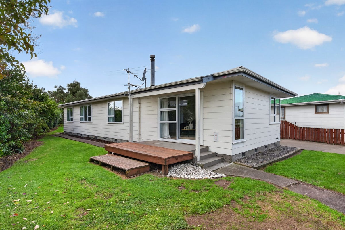 31 Taranaki Street, Kuripuni, Masterton - Carousel 1