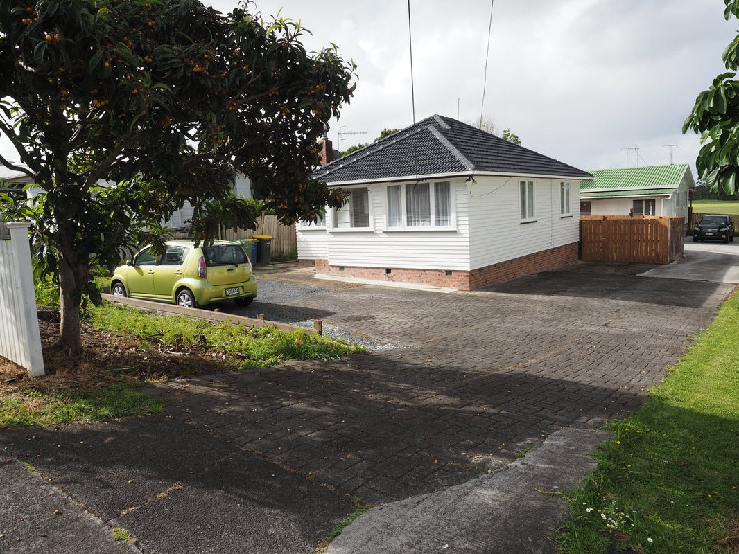 1/61 Beaubank Road, Kelston, Auckland - Carousel 2