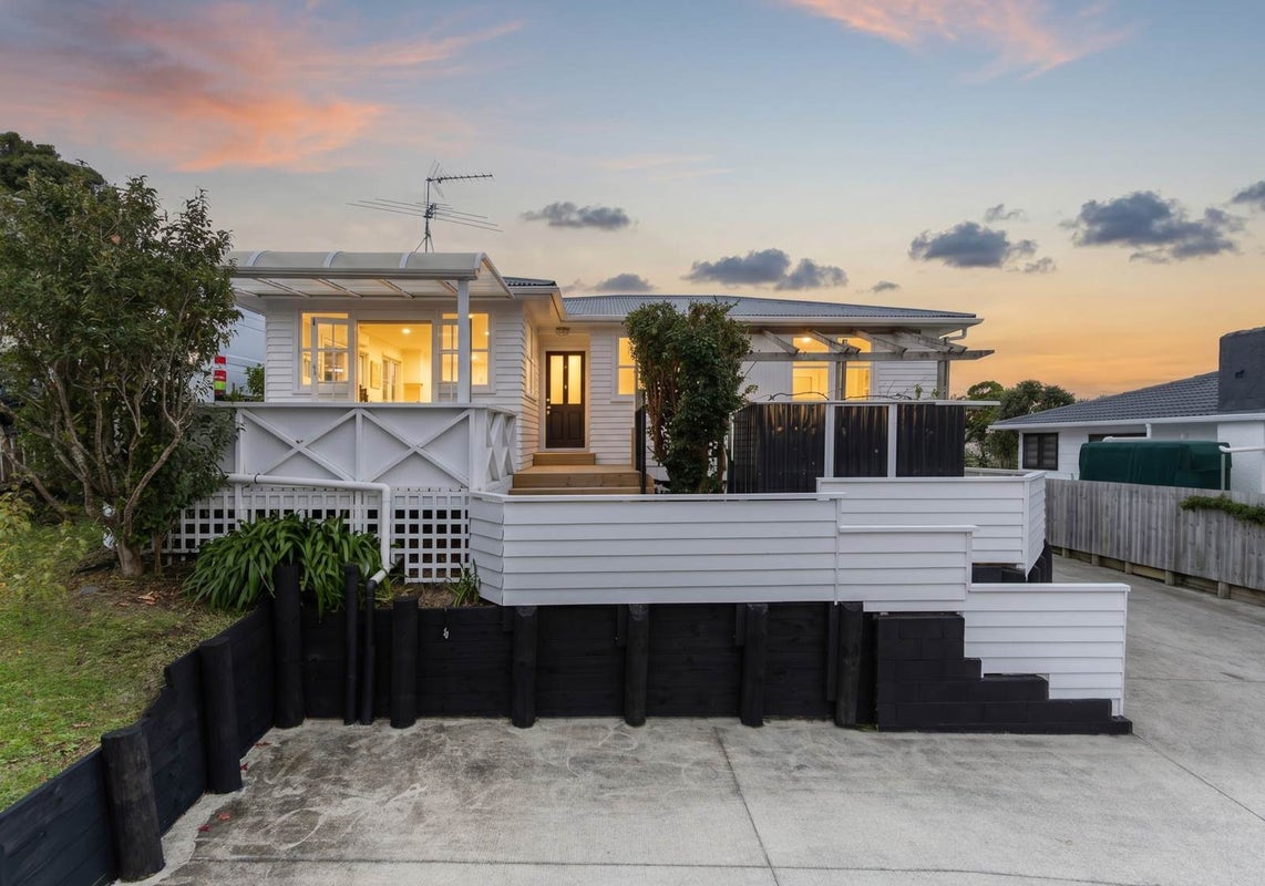 26 Cheval Drive, Totara Vale, Auckland - Carousel 1