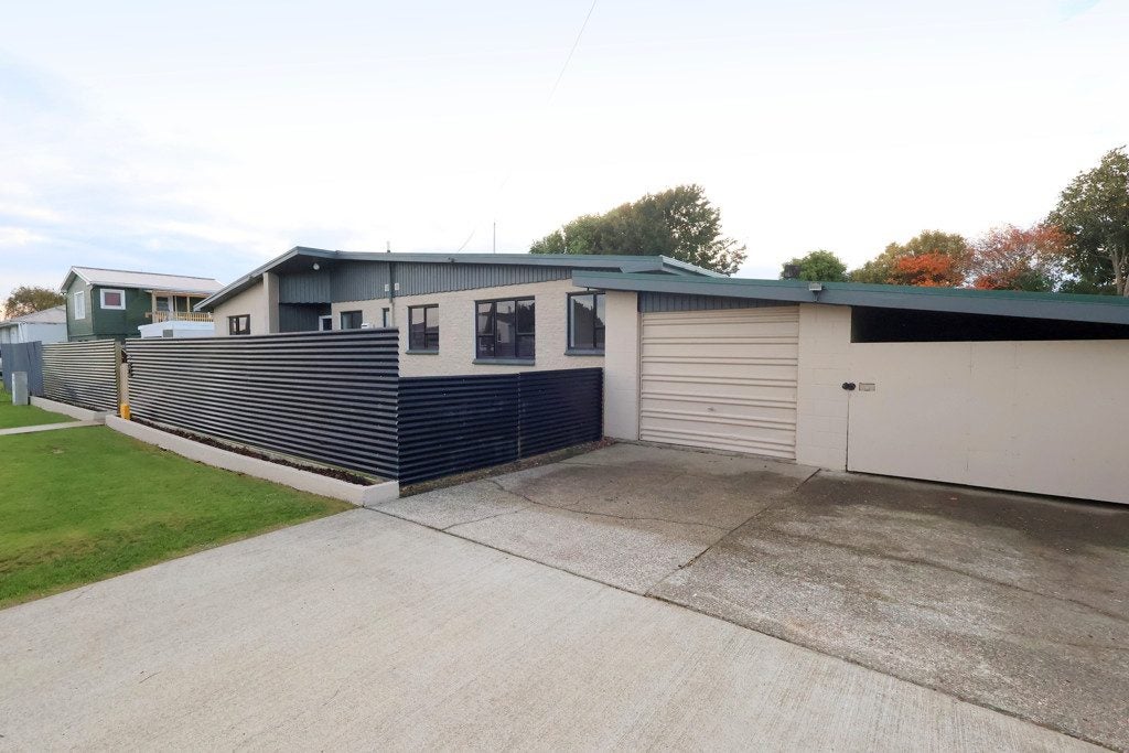 166 West Street, Hawthorndale, Invercargill - Carousel 1