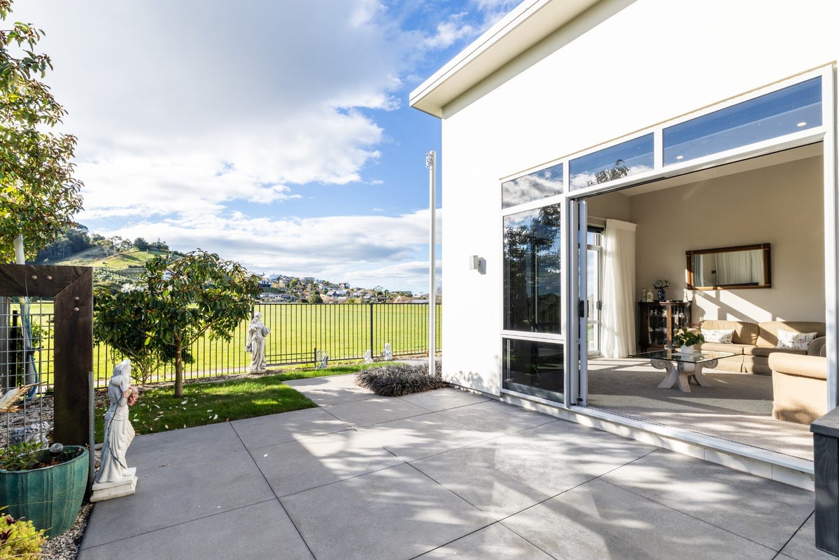 12 Flers Place, Taradale, Napier - Carousel 1
