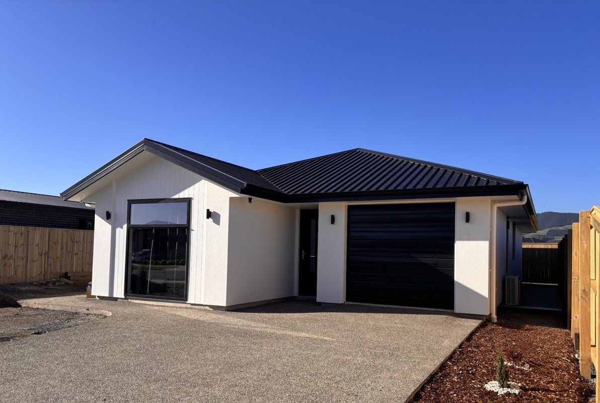 63 Chertsey Street - Carousel 1
