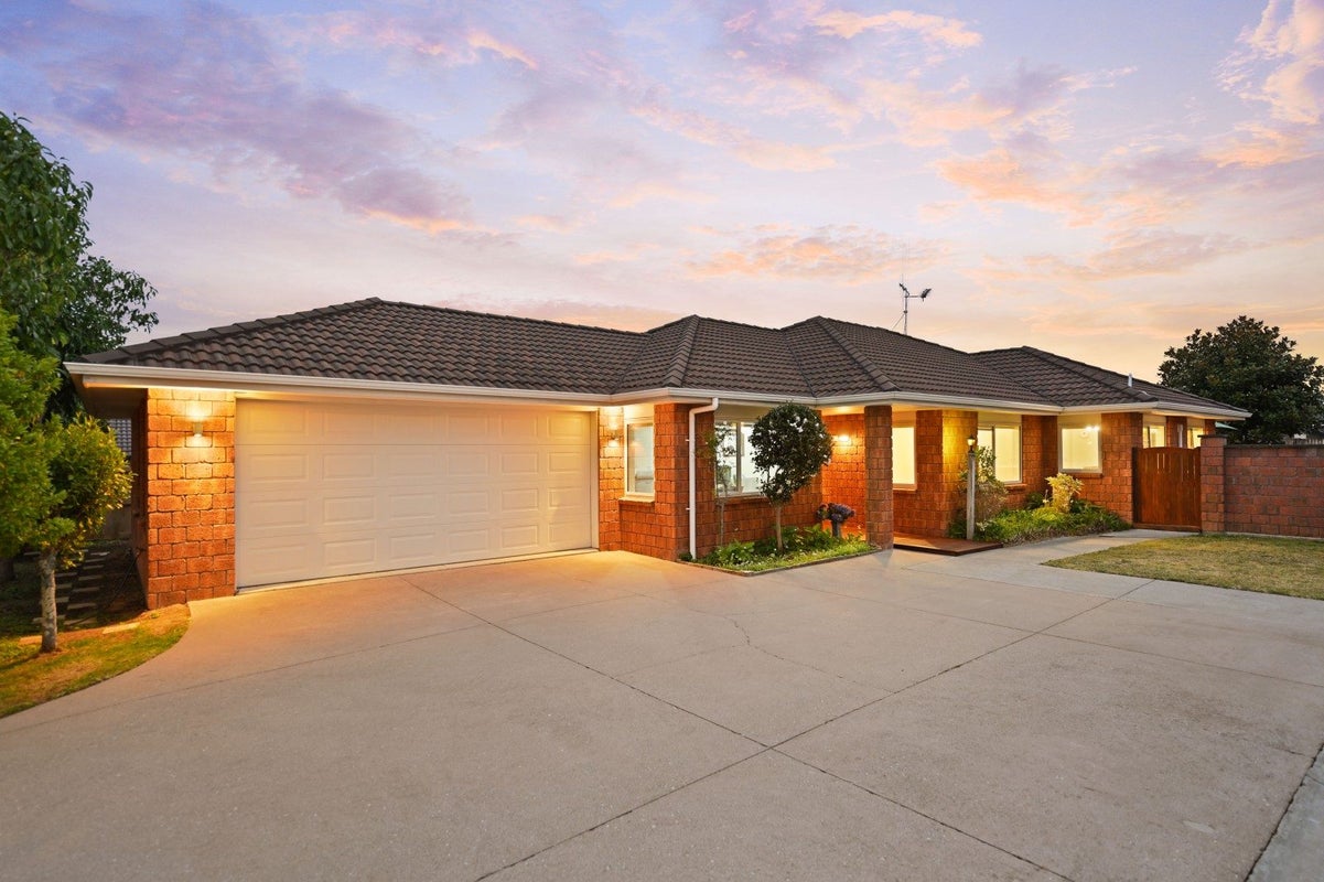115 Barrington Drive, Huntington, Hamilton - Carousel 1