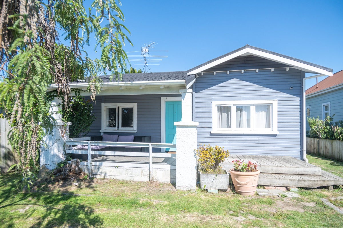 13 Dickson Street, Kaiti, Gisborne - Carousel 1