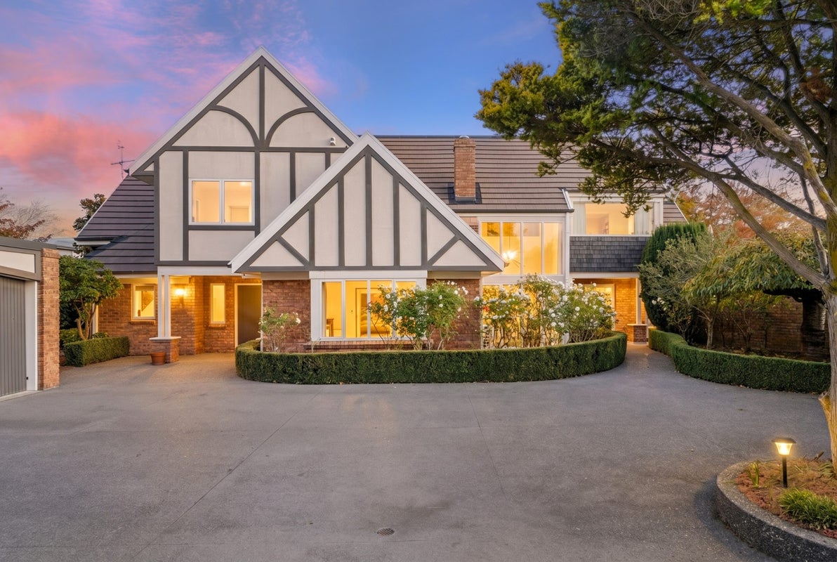 10 Frith Place, Burnside, Christchurch - Carousel 1