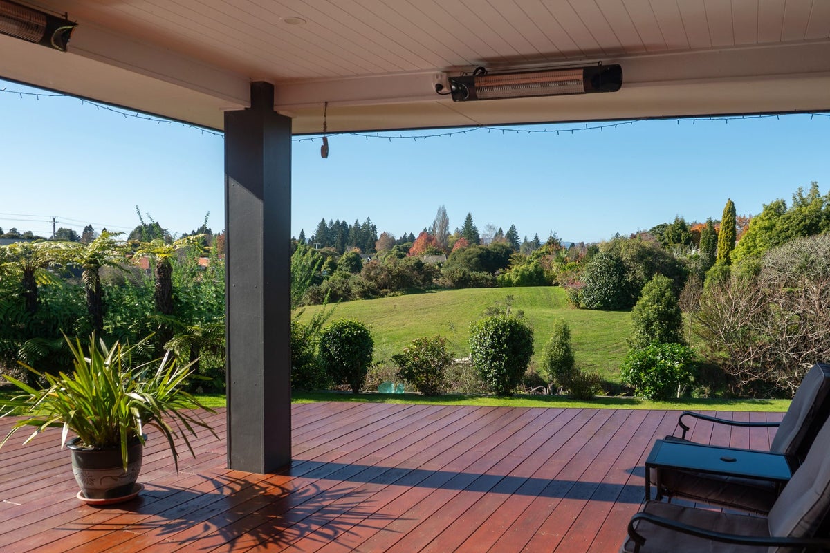 10 Erlam Place, Matipo Heights, Rotorua - Carousel 2