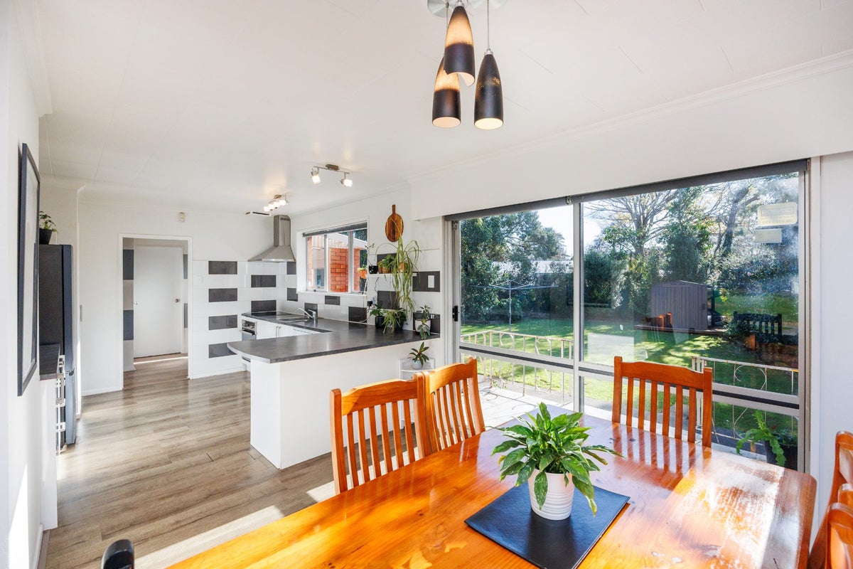 16 Havelock Avenue, Westbrook, Palmerston North - Carousel 2