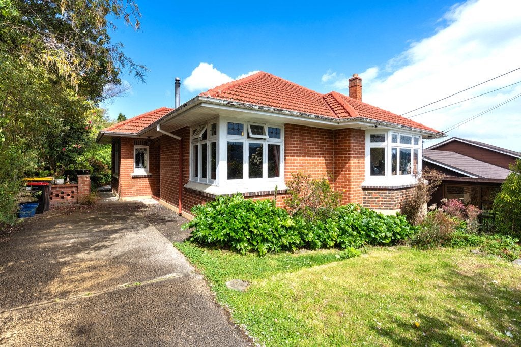 94 Signal Hill Road, Opoho, Dunedin - Carousel 2