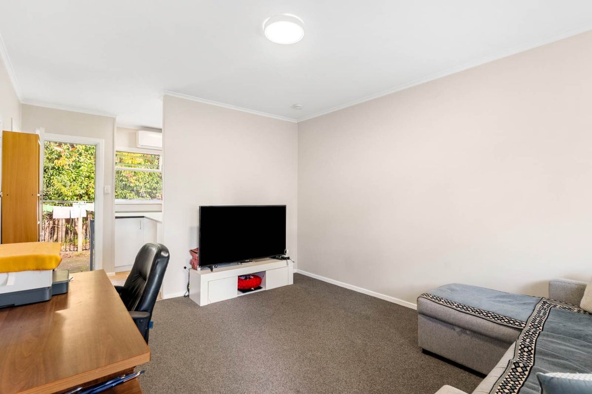 8/11 Oakland Avenue, Papatoetoe, Auckland - Carousel 2