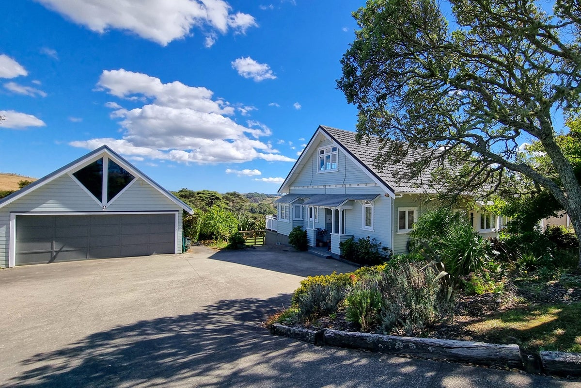 176 Valley Road, Kaukapakapa - Carousel 1