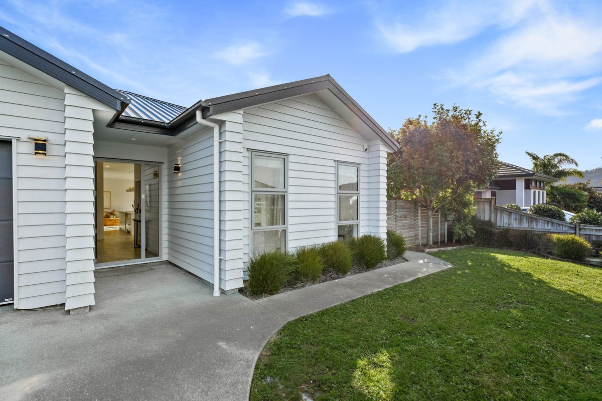 8 Aporo Drive, Kumeu - Carousel 35