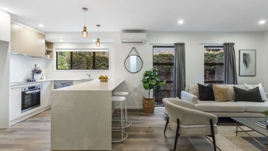 1/3 Collins Street, Takapuna, Auckland - Carousel 1