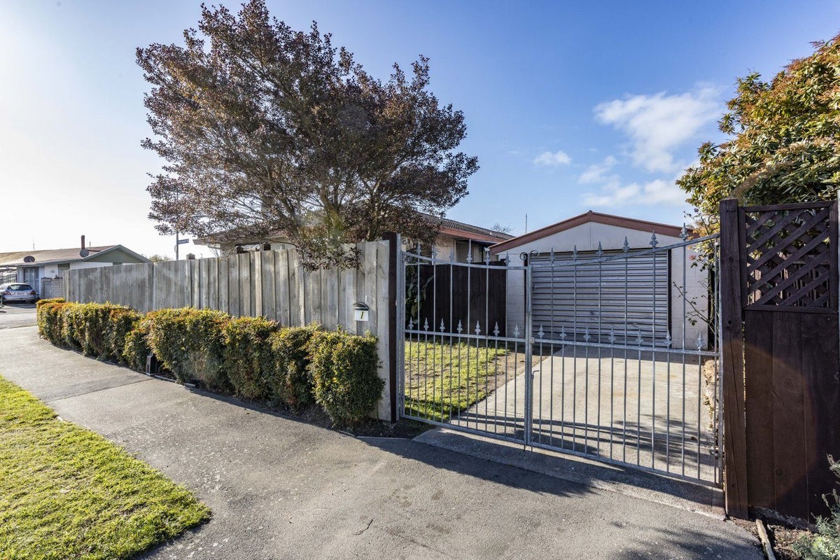 1 Hersham Place, Bromley, Christchurch - Carousel 30
