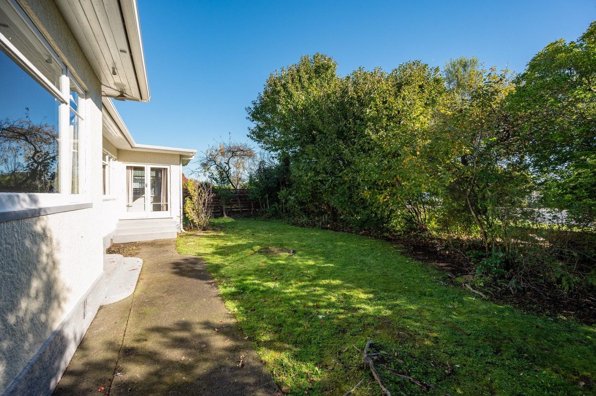 2 Templemore Drive, Richmond, Richmond - Carousel 2