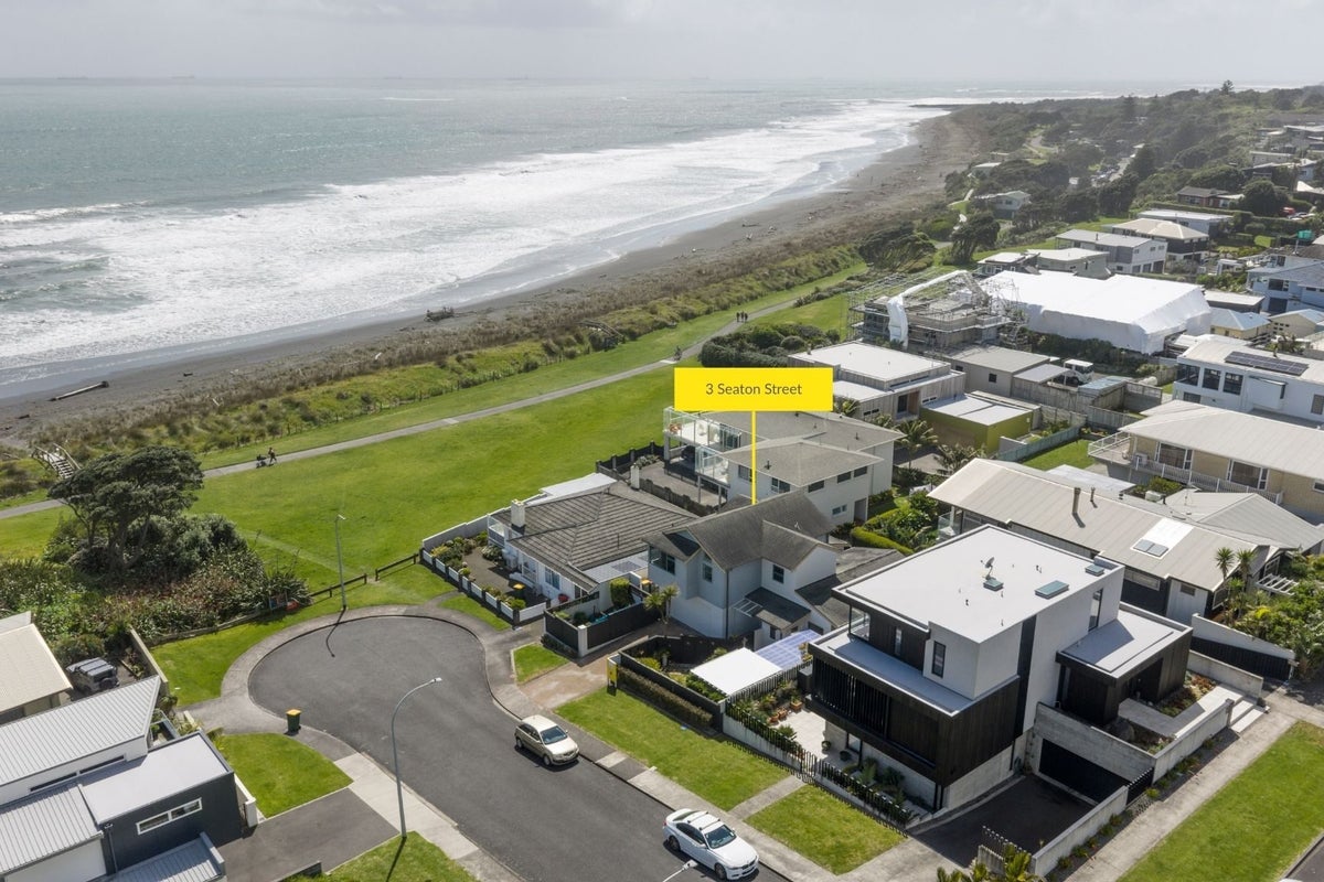 3 Seaton Street, Strandon, New Plymouth - Carousel 1
