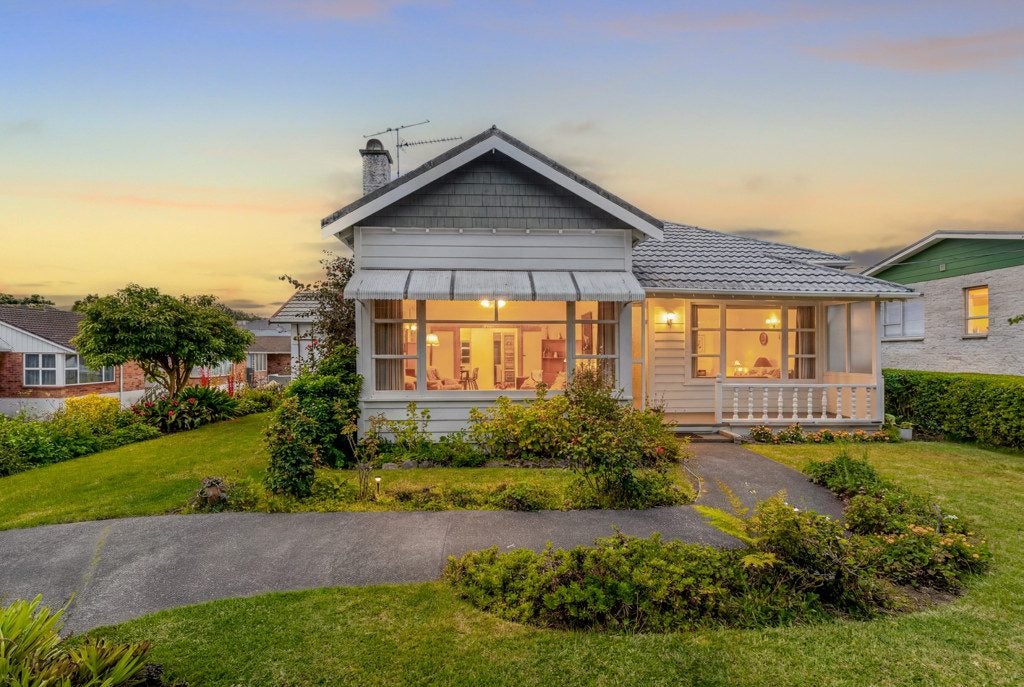 41 Turama Road, Royal Oak, Auckland - Carousel 1