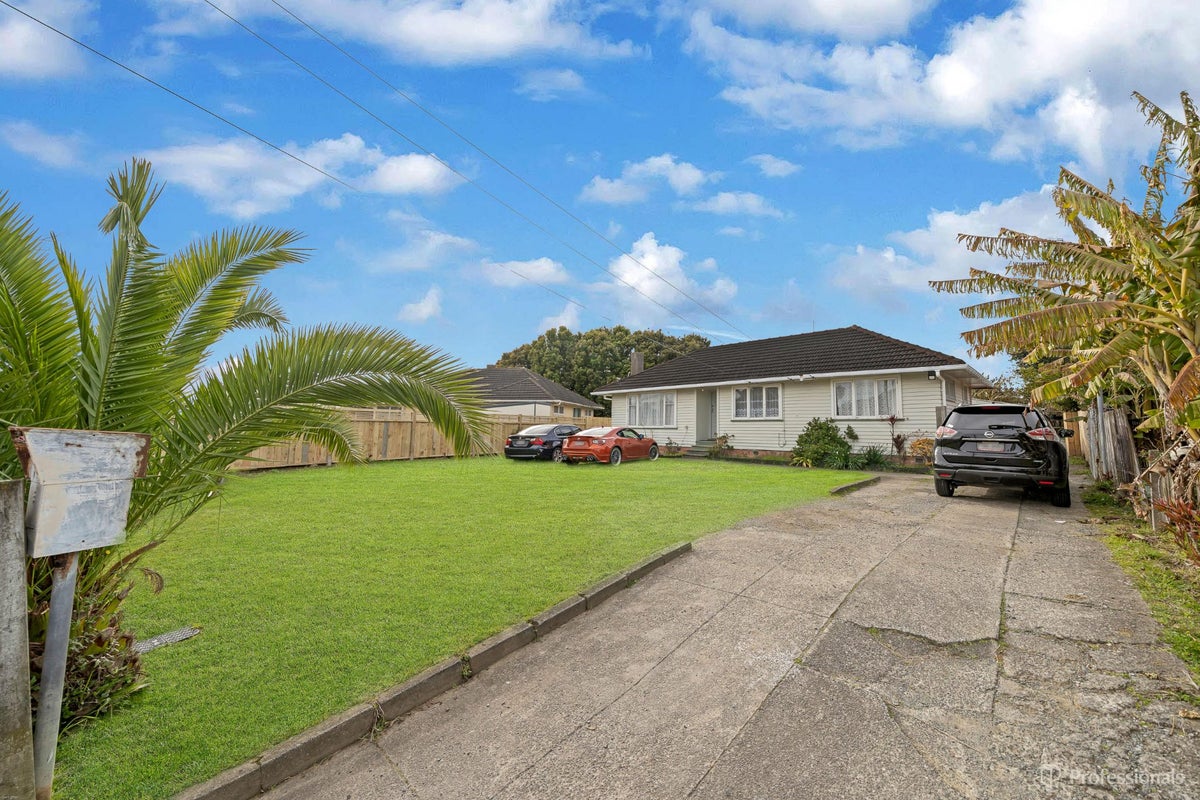17 Kairanga Street, Mangere East, Auckland - Carousel 1