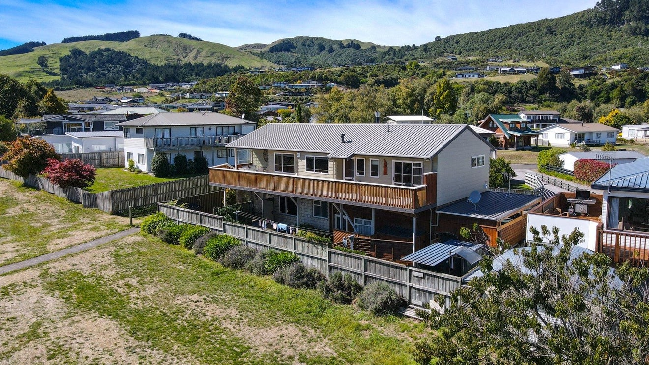 26 Angela Place, Kinloch, Taupo - Carousel 1