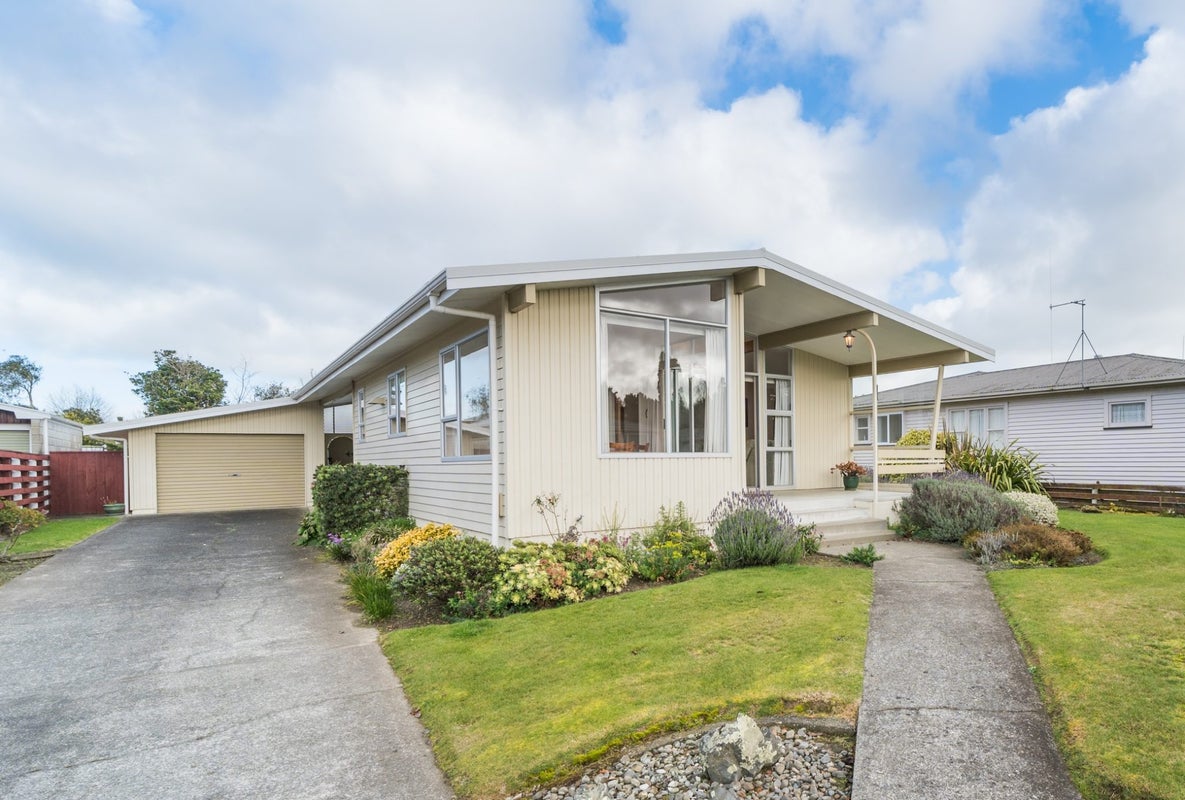 12 Kapiti Place, Awapuni, Palmerston North - Carousel 1