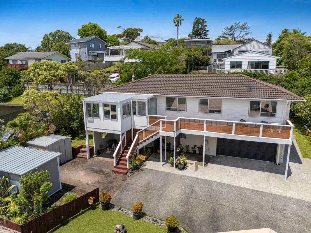 10A Felicity Place, Unsworth Heights, Auckland - Carousel 1