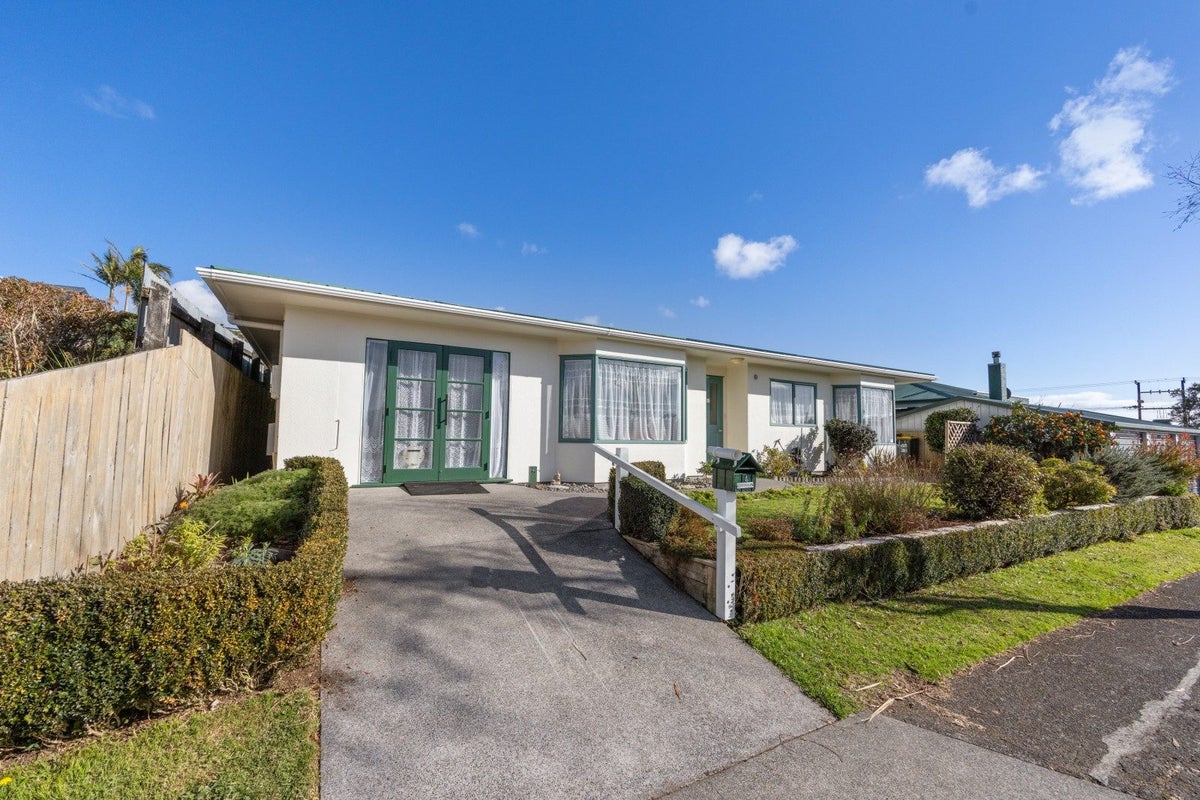 4 Julian Place, Westown, New Plymouth - Carousel 2