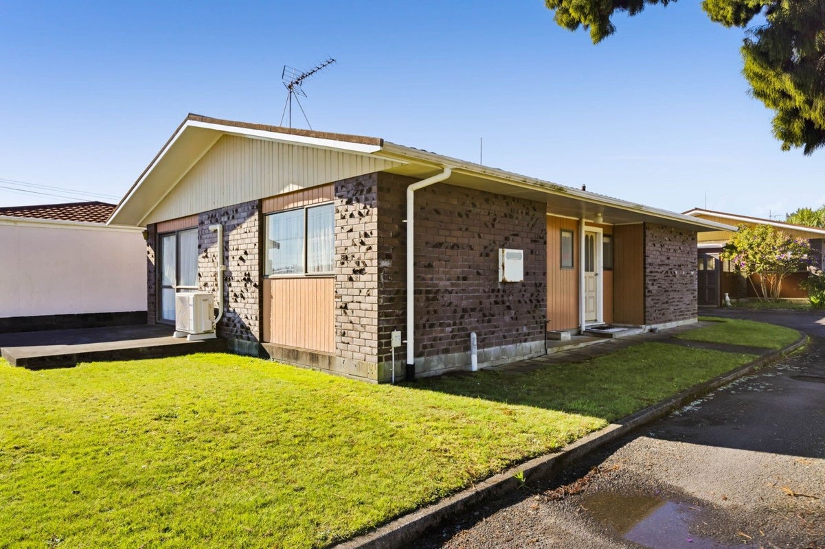 1/145 Tukapa Street, Westown, New Plymouth - Carousel 19