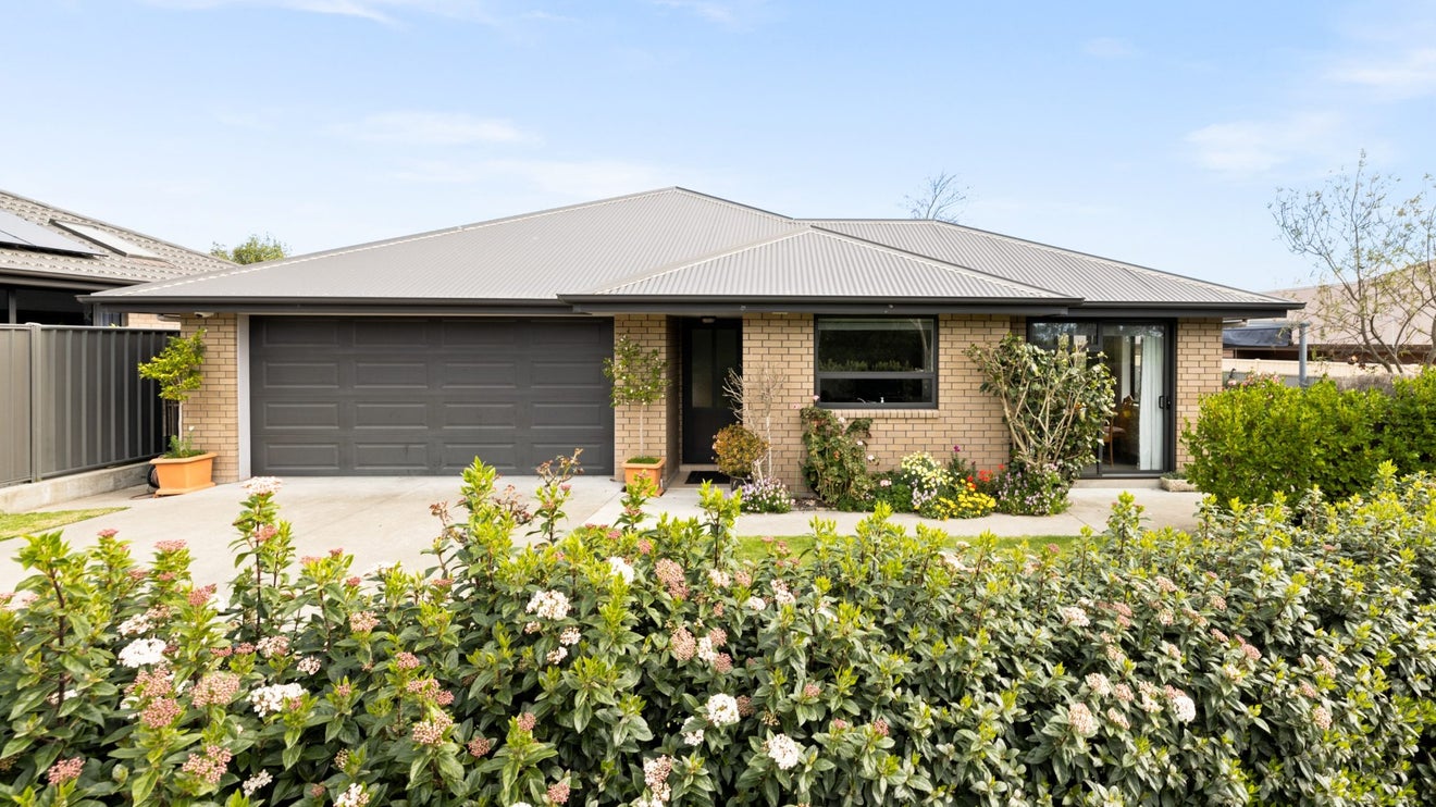 123 Arataki Road, Havelock North, Havelock North - Carousel 1